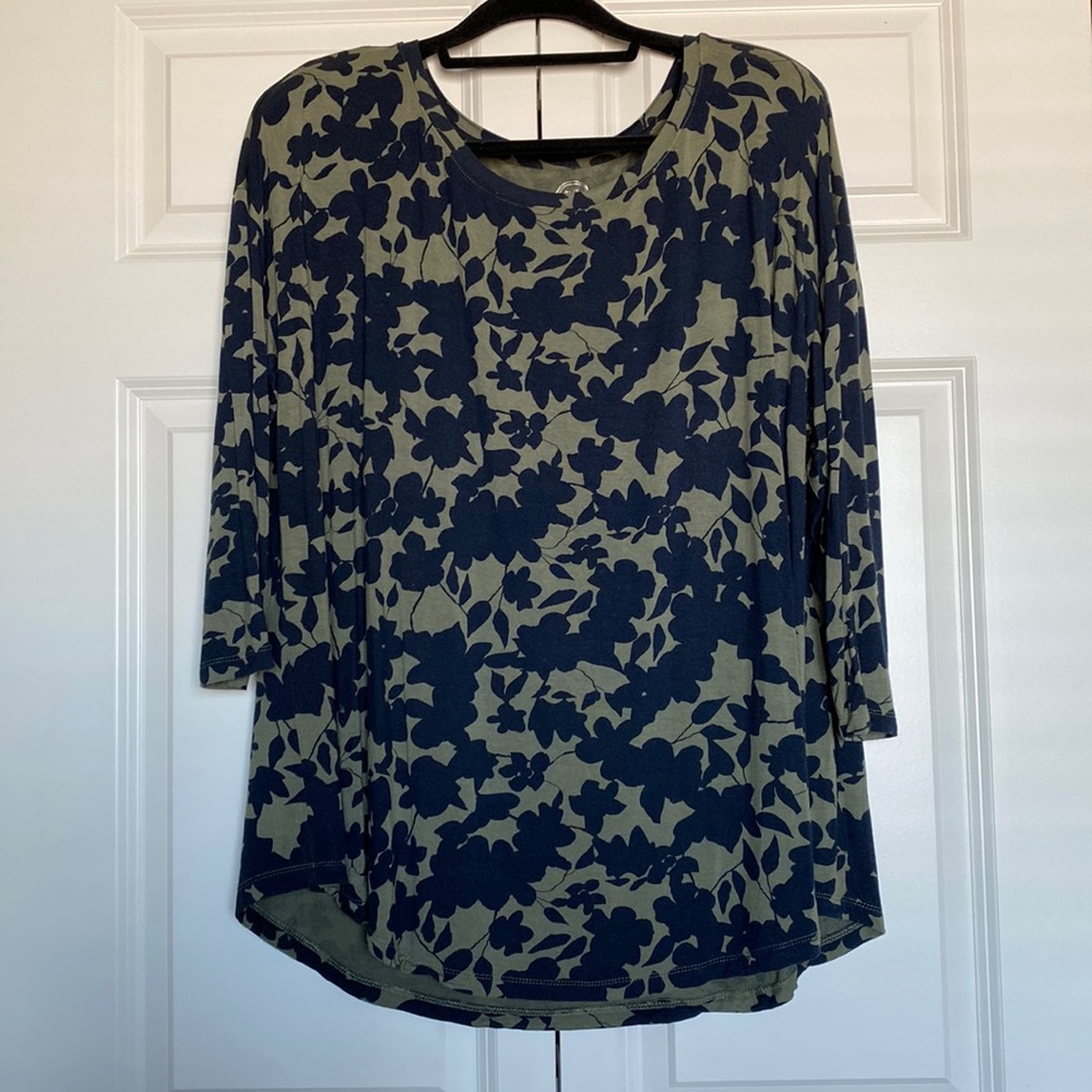 Maurices Size 2 Olive Shirt with Navy Blue Flower Sillouette